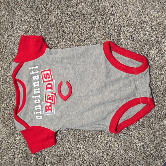 Cincinnati Reds Assorted Onesies - Picture 6 of 12